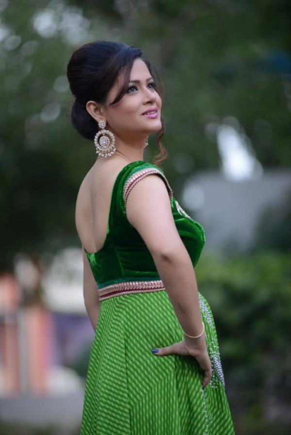 anchor-shilpa-chakravarthi-stills-in-green-dress  salwar suit