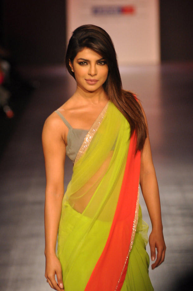 priyanka-chopra-dazzles-manish-malhotra-saree-lakme-fashion-week-2013