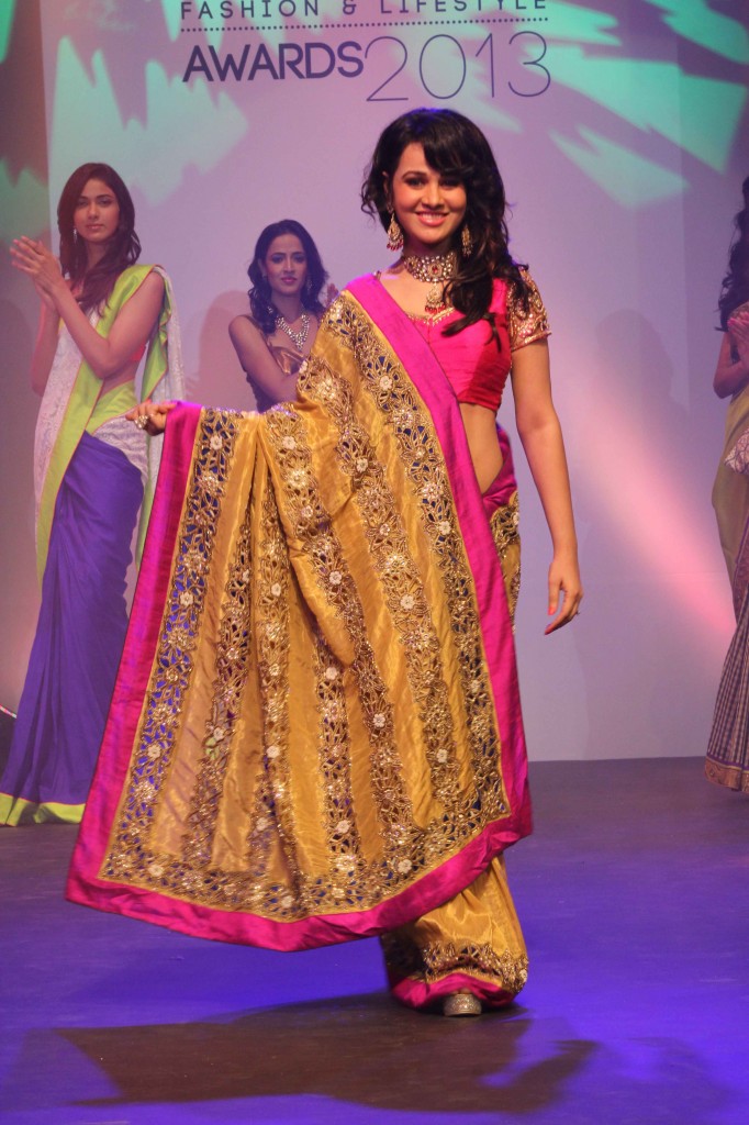 Tassel-Fashion-Lifestyle-2013-Awards-nisha kothari in silk saree