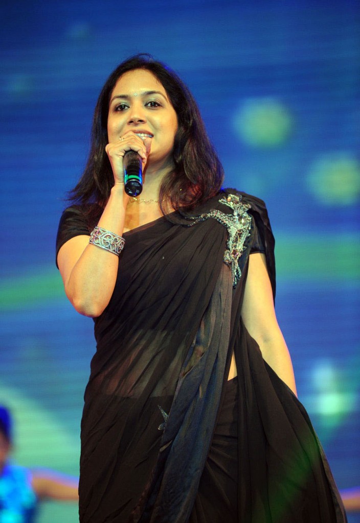singer_sunita_black_saree