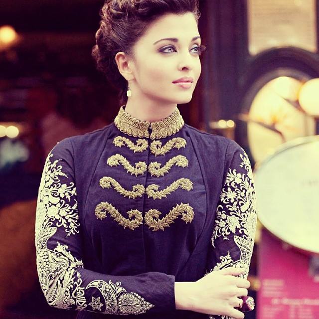 aishwarya rai in sabyasachi blouse