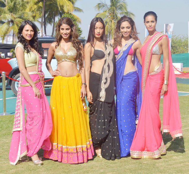 Models in sarees at Kingfisher Calender 2014 launch