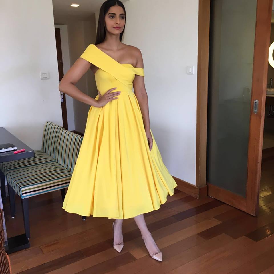 sonam kapoor in yellow gown