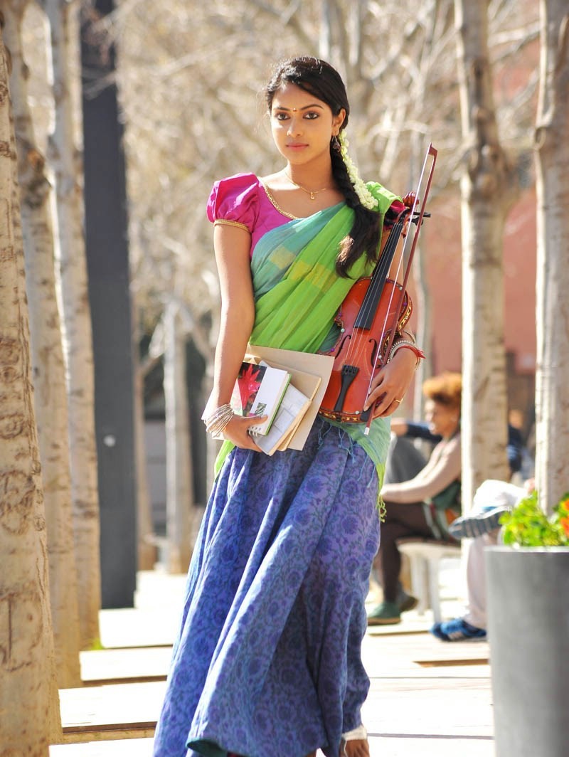 amala-paul-in latest half saree