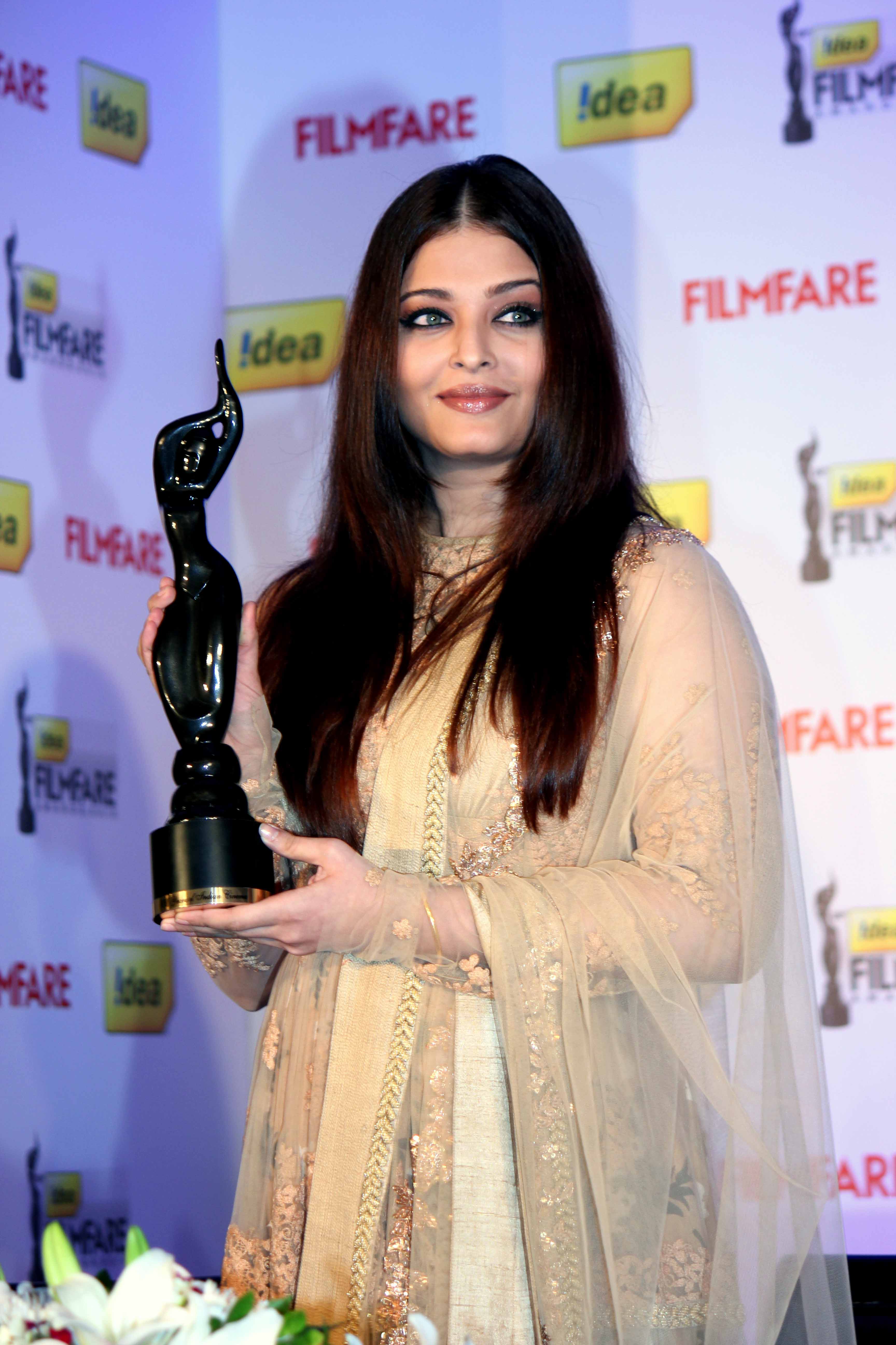 Aishwarya-Rai-at-58th-Film-Fare-Awards-Media-Meet-Gallery