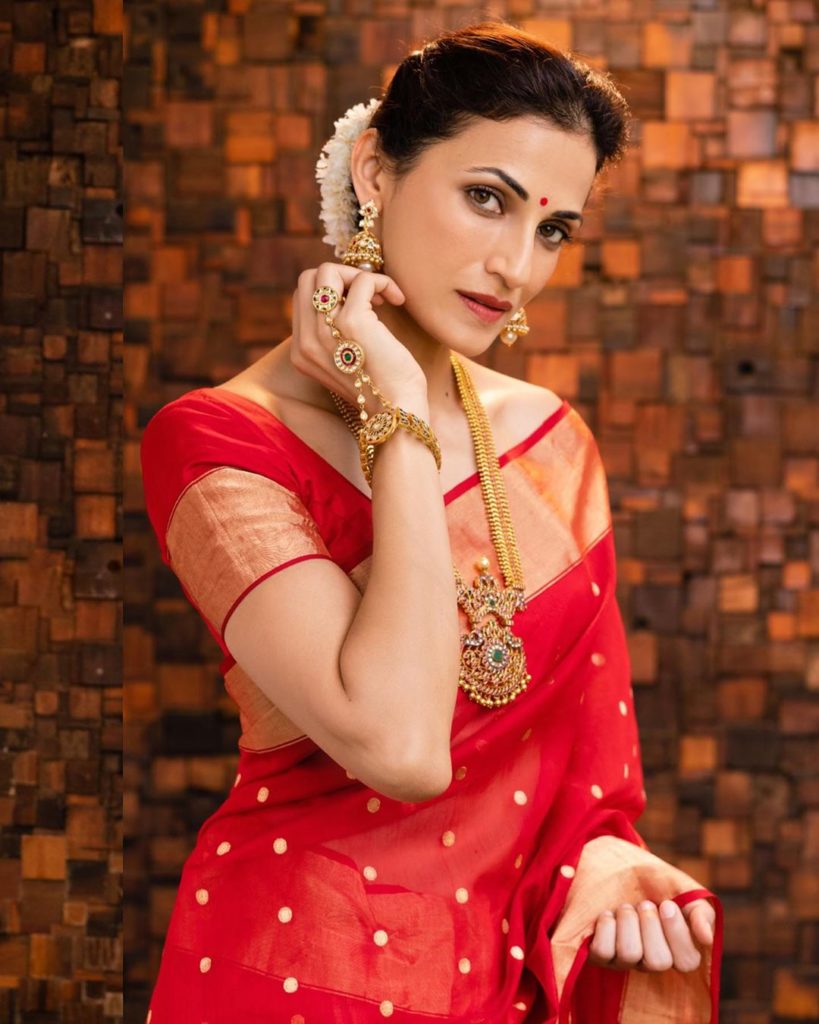 Bridal red saree | Bridal sarees south indian, South indian wedding saree,  Bridal party outfit